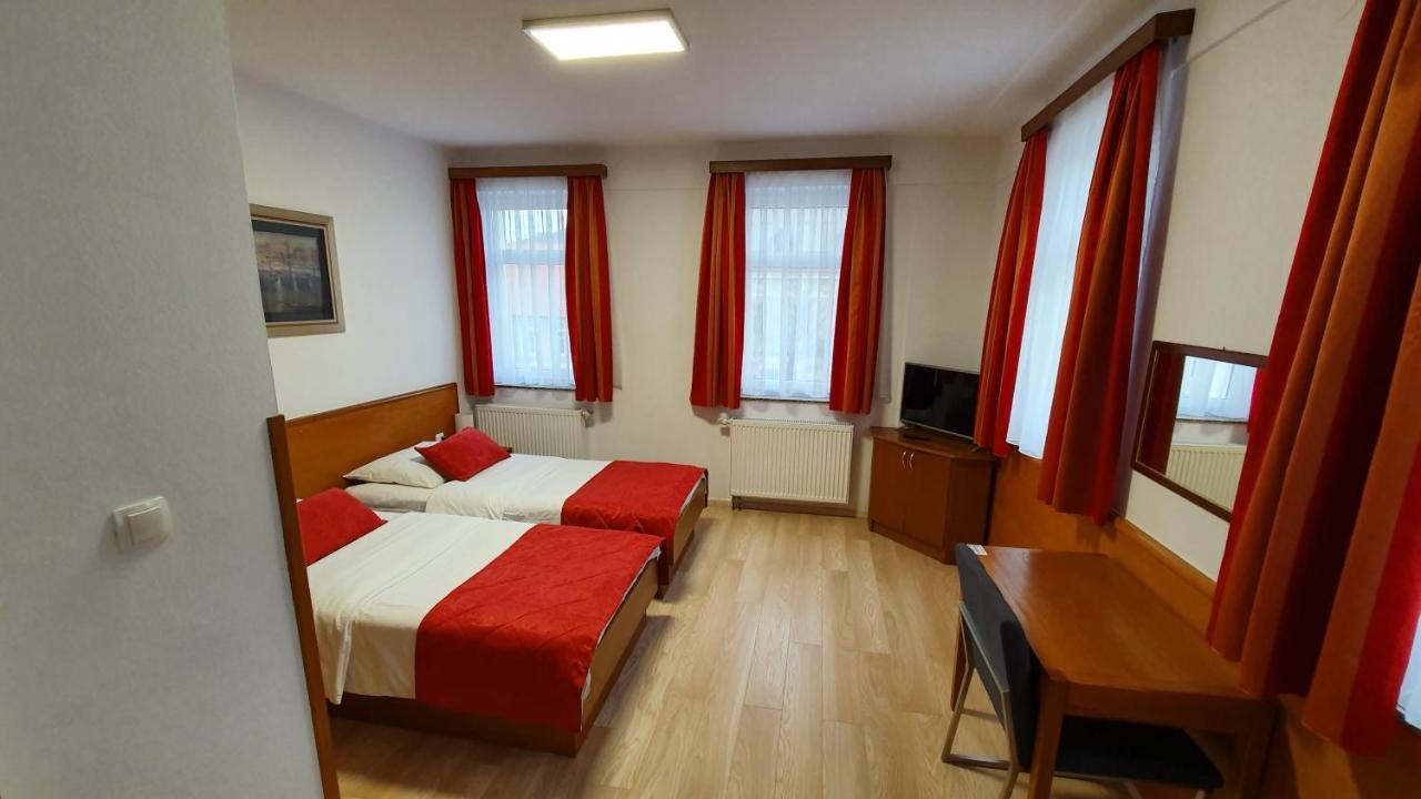 Hotel Zvonimir Otočac Buitenkant foto