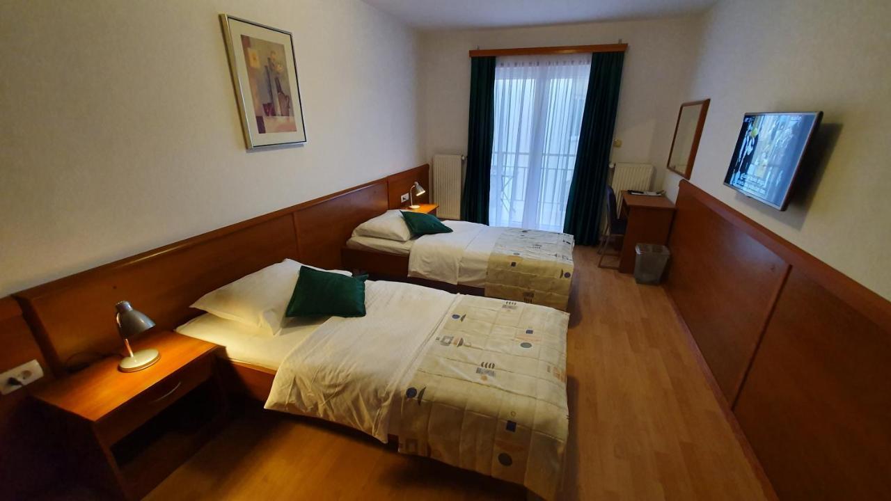 Hotel Zvonimir Otočac Buitenkant foto